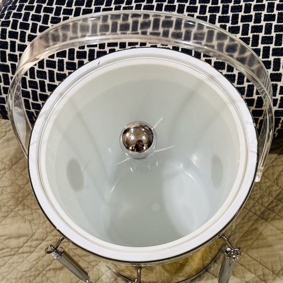 D6-RARE Vintage 1980's Gold & Silver ice bucket with Barware Utensils - Picture 2 of 13